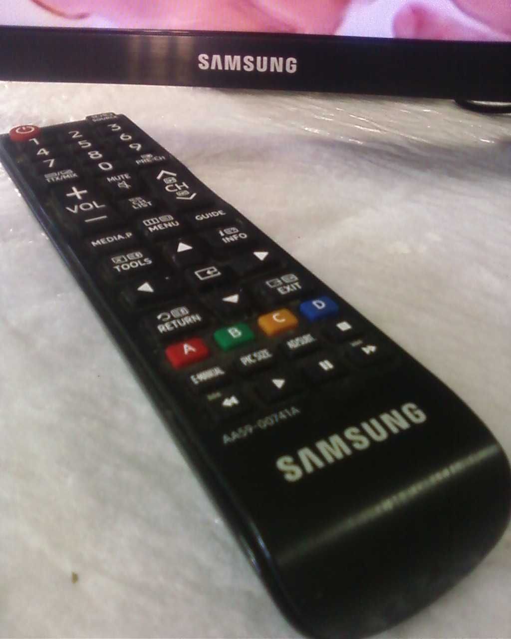 TV SAMSUNG 32" COM COMANDO