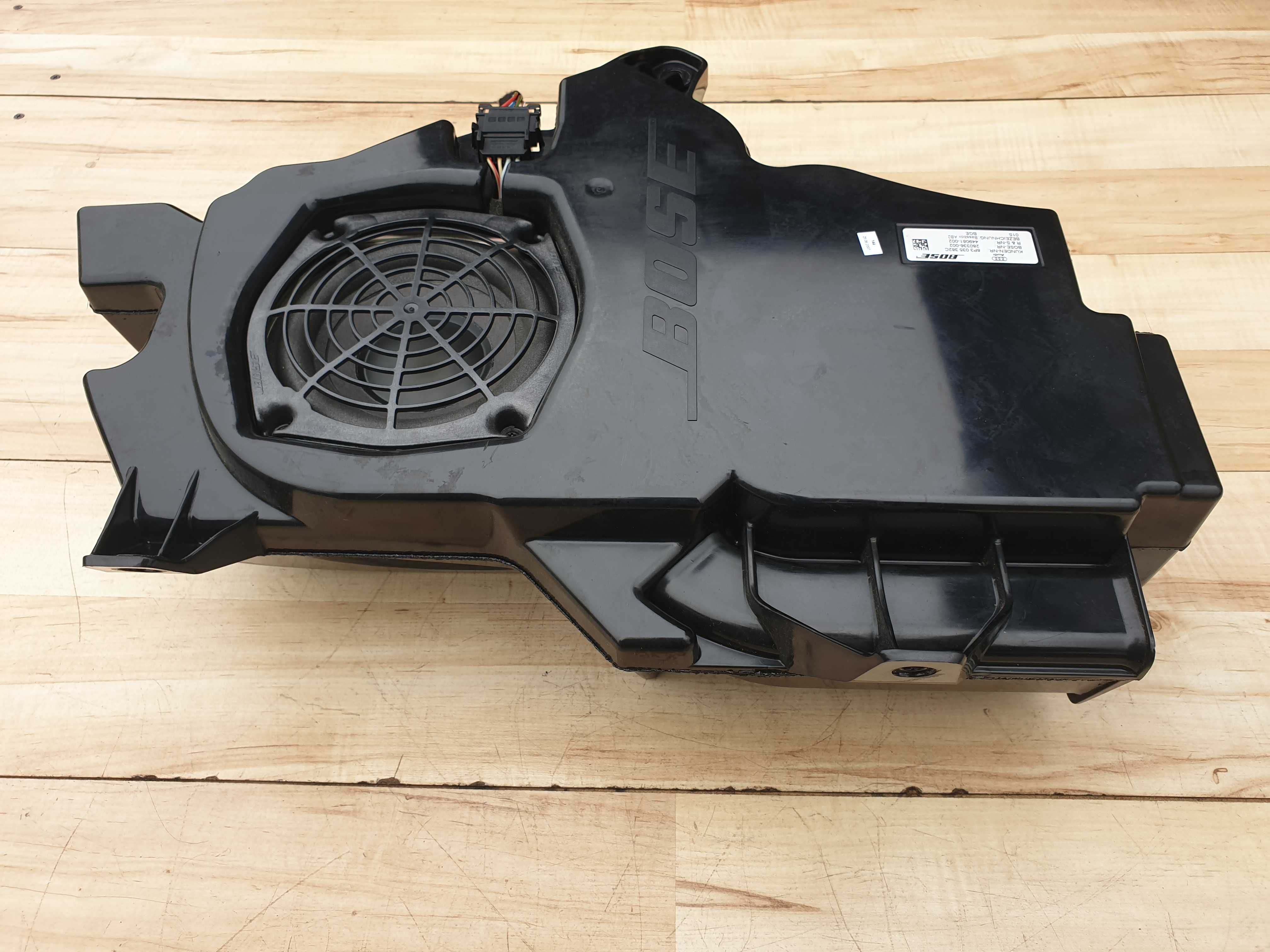 Audi A3 8P 3D Głośnik subwoofer