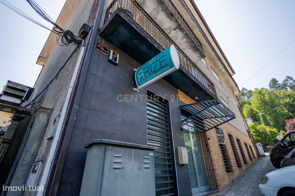 Loja com 2 pisos para vender no Centro de Vieria do Minho