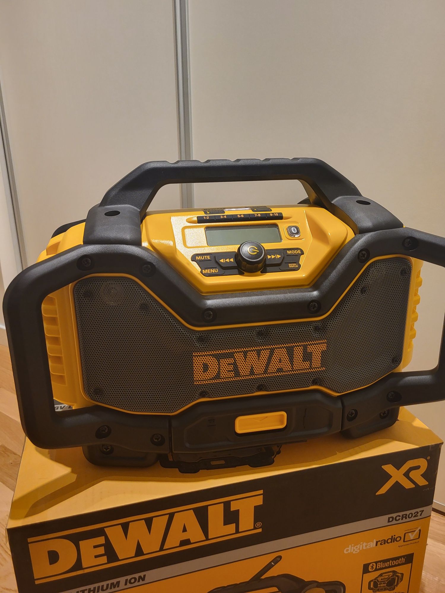 Dewalt DCR027 радіо, зарядний пристрій