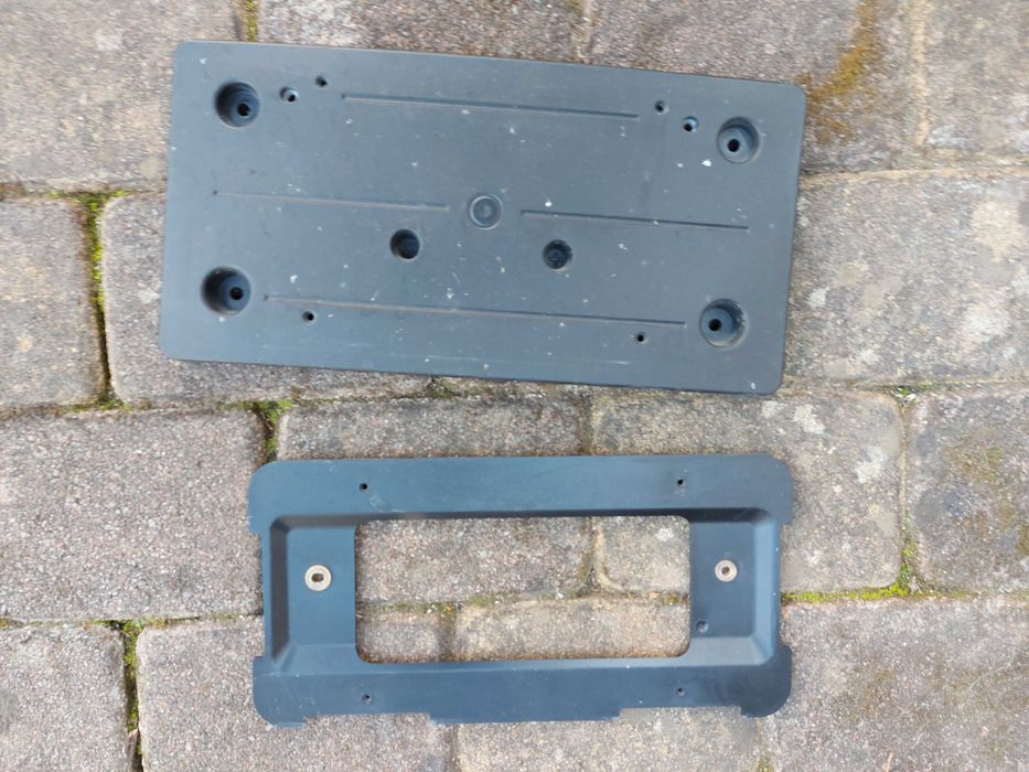 подіум під номерний знак