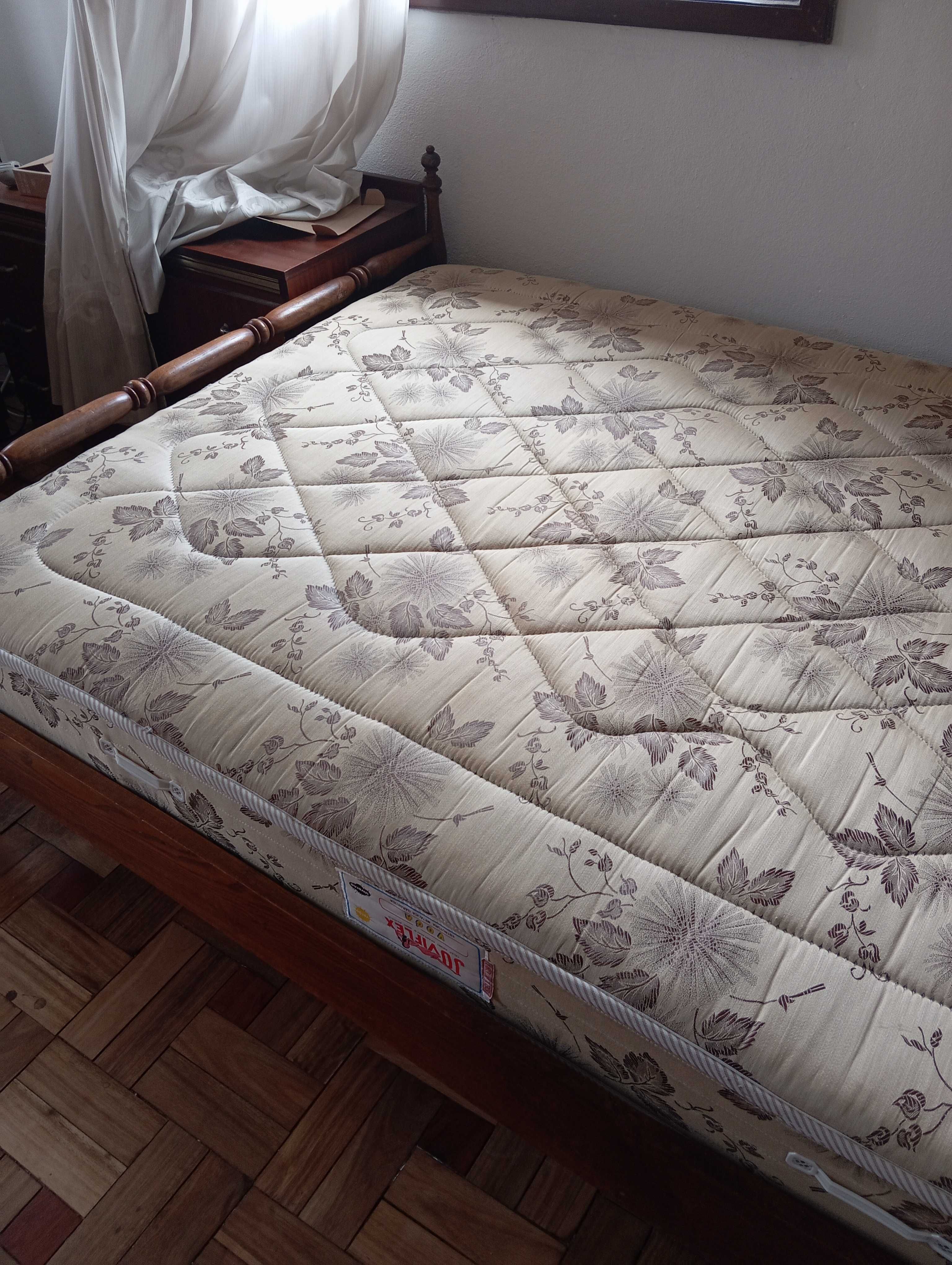 Cama de casal + colchão