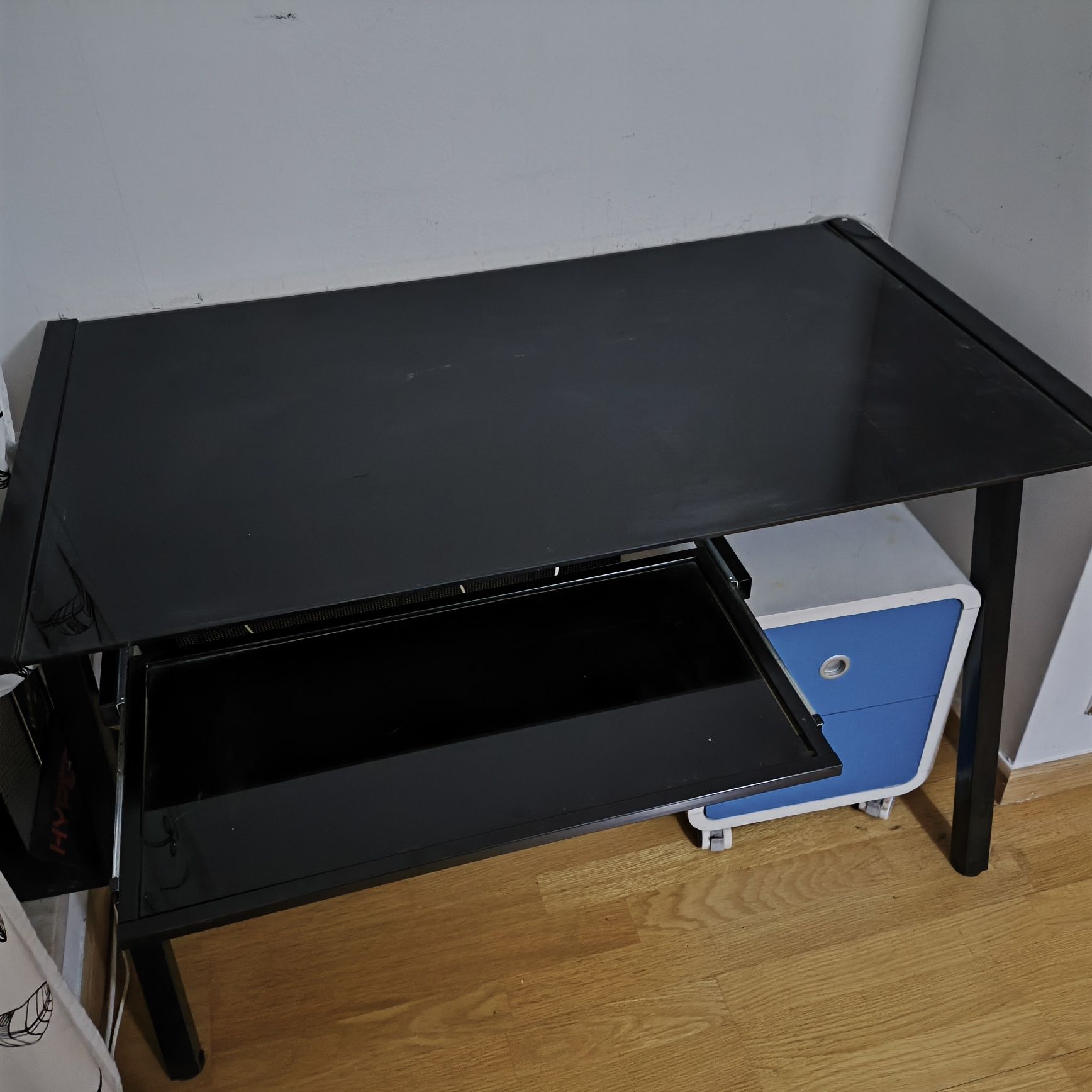 Secretária com vidro temperado preto