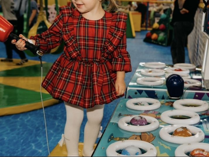 Сукня на дівчинку святкова