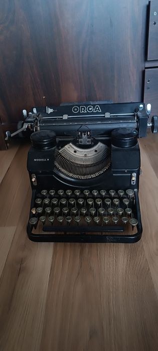 Stara maszyna do pisania ORCA modell 9