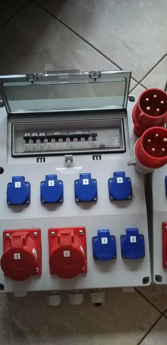 Електричний розвадіч на 3  фази,на 380  і 220 в.В -во Італія.