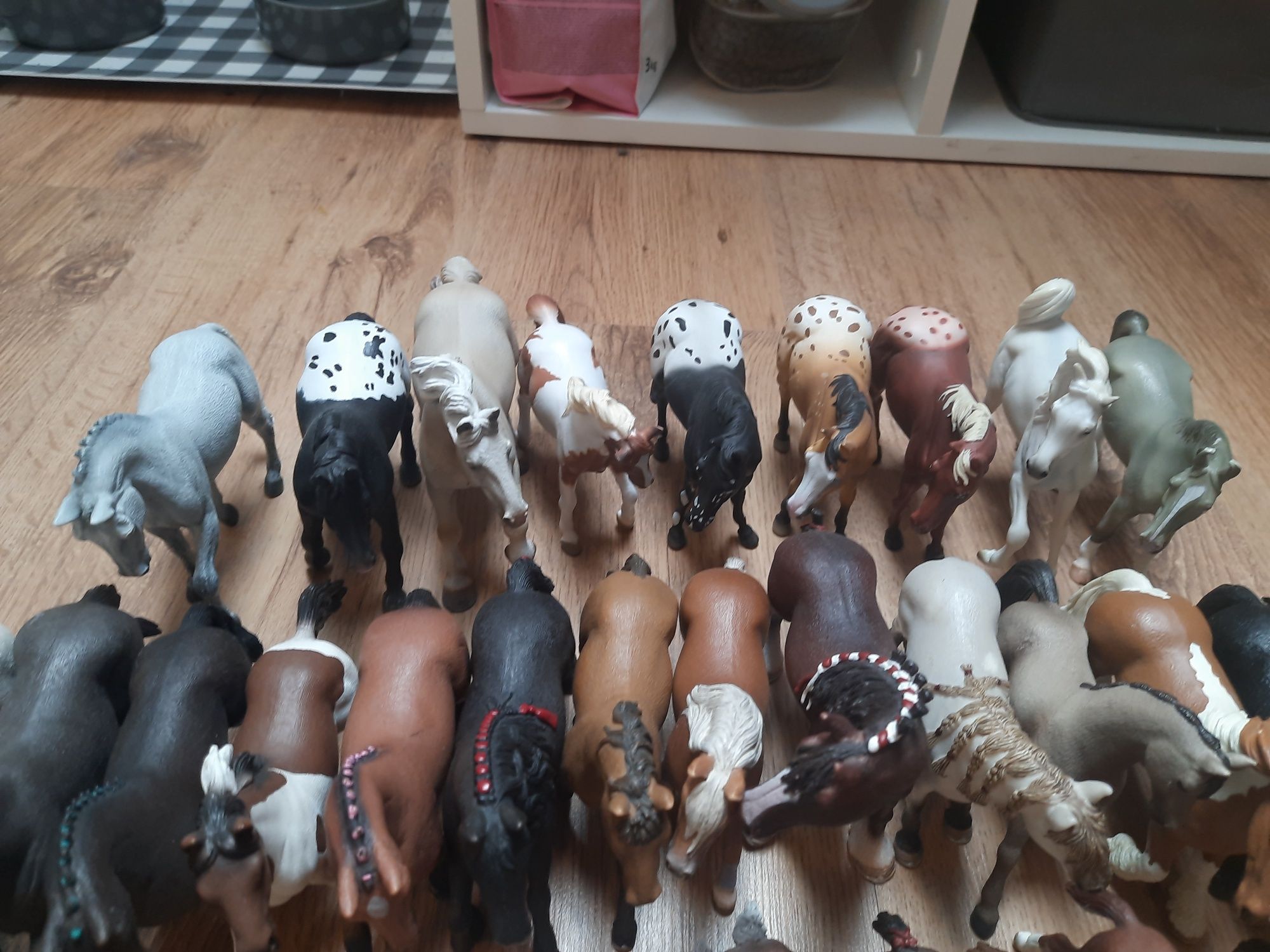 Zestaw figurek koni Schleich i CollectA