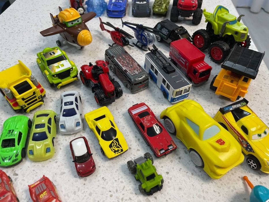 Продаю Велику Колекцію Іграшкових Машинок та Спецтехніки!