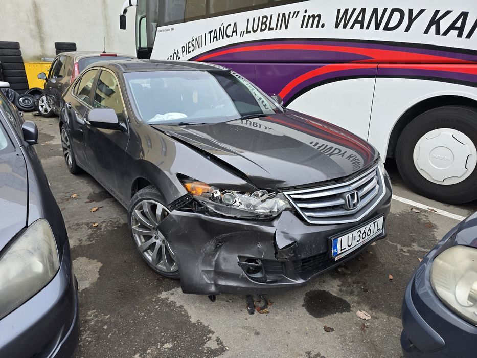 Honda Accord uszkodzona blacharsko