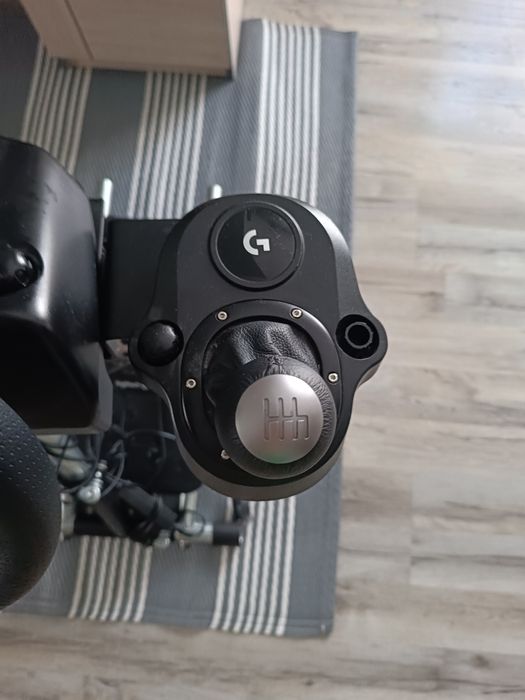 Kierownica Logitech G920 900 stopni z pedałami, biegami i stelażem