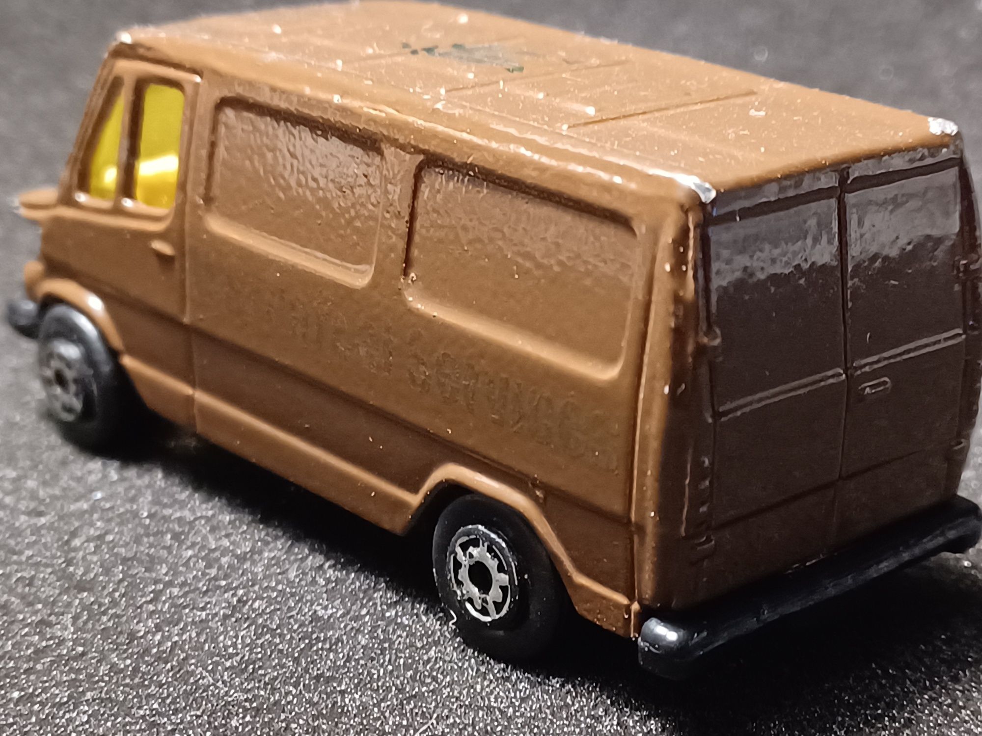 Model metalowy Mercedes Benz Van 307 D 1/64 1990