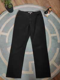 Czarne zwykle spodnie jeansy basic męskie z szeroką nogawką
