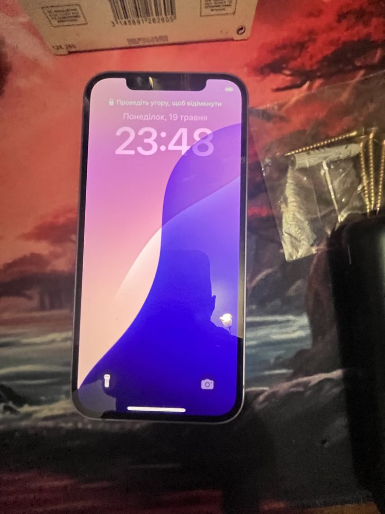 Продам телефон Iphone 12