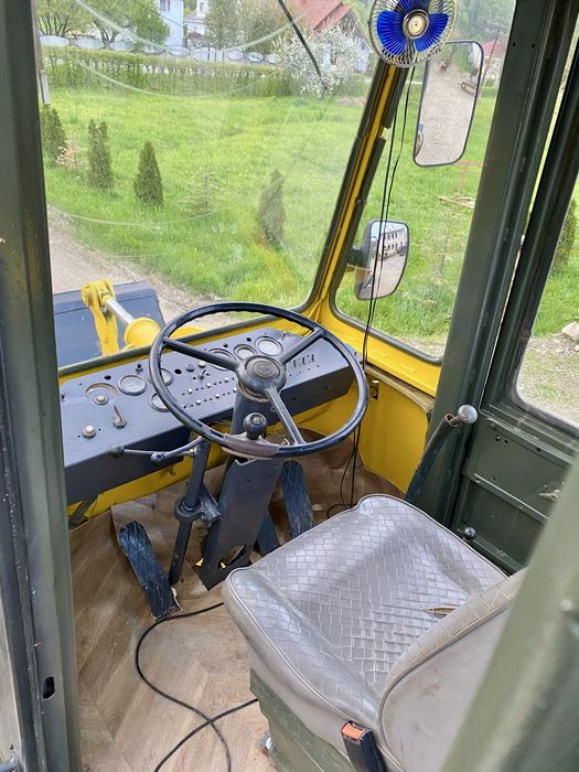 Амкадор ТО-18 навантажувач