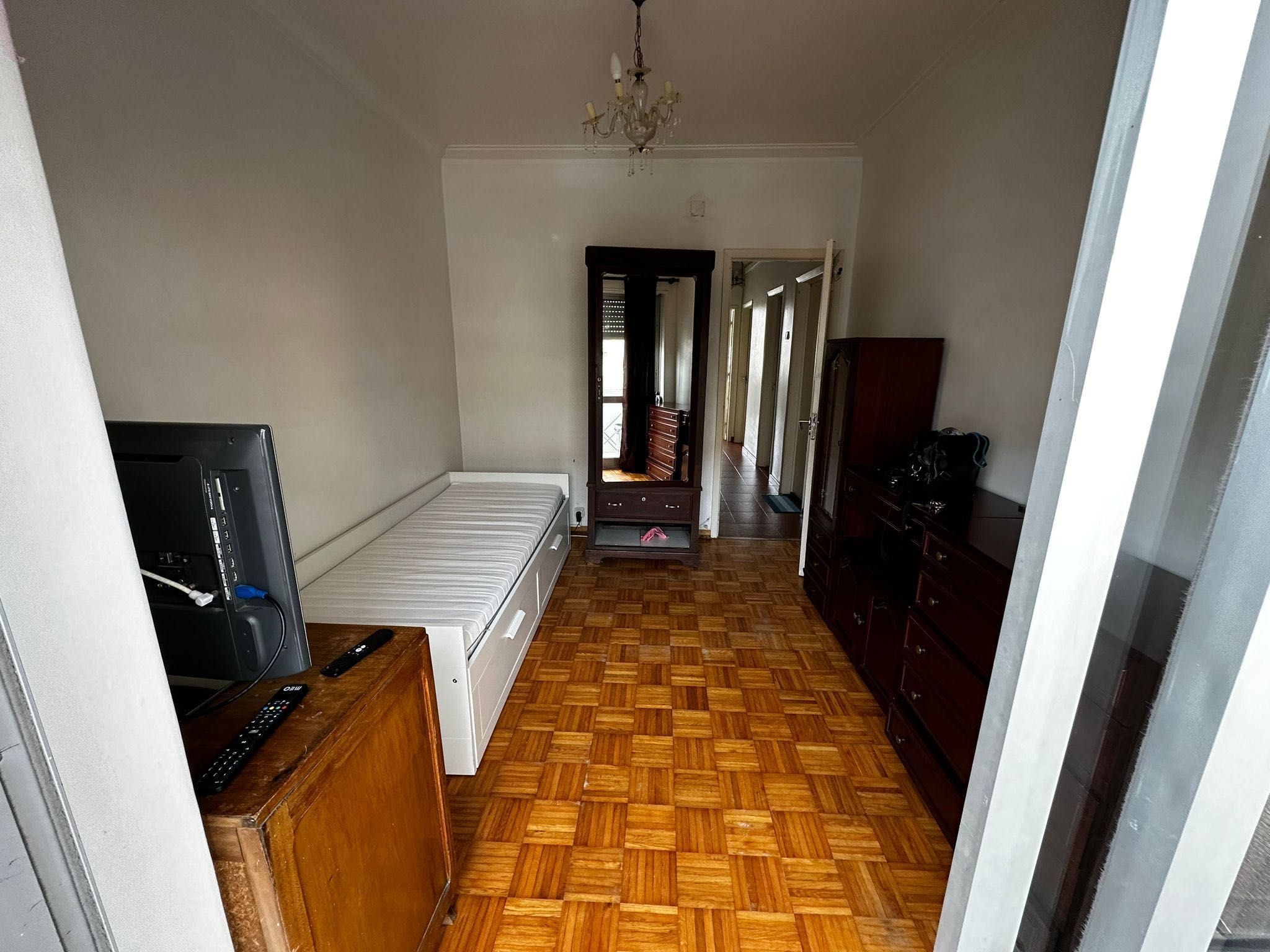 Arrenda-se quarto cacem