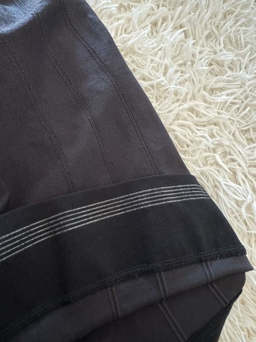 Halka modelująca Triumph L bielizna wyszczuplająca czarna sukienka