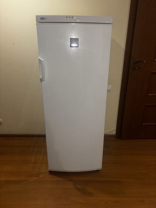 Морозильна камера zanussi