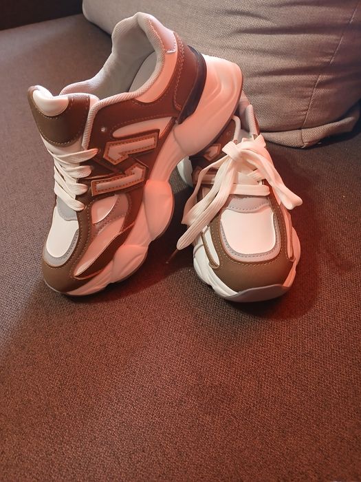 Кросівки підліткові 38р