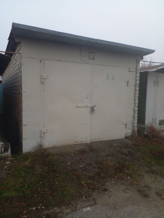 Гараж кирпичный,большой