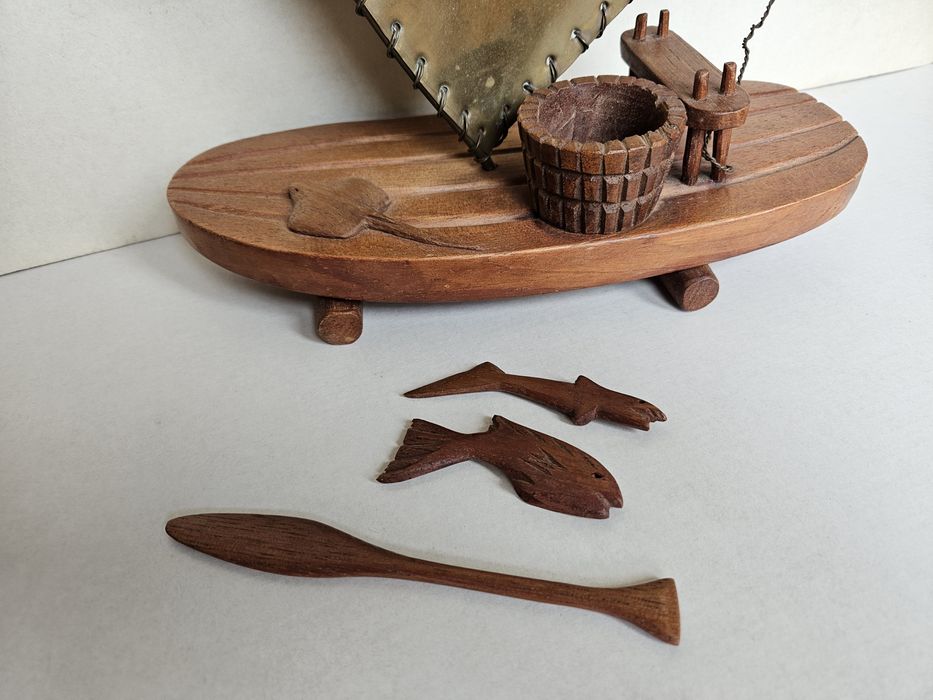 Barco Madeira e Metal Artesanal com 3 figuras madeira Usado