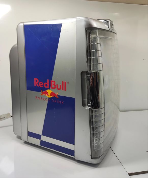 Kultowa mini lodówka Red Bull 16l – Must Have dla fana!