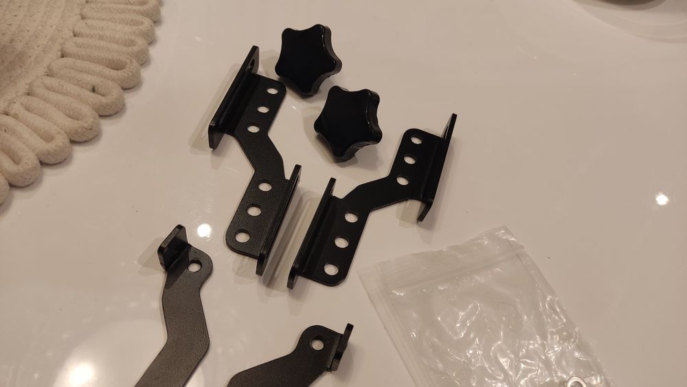 Suzuki DL1000 regulatory szyby przedniej