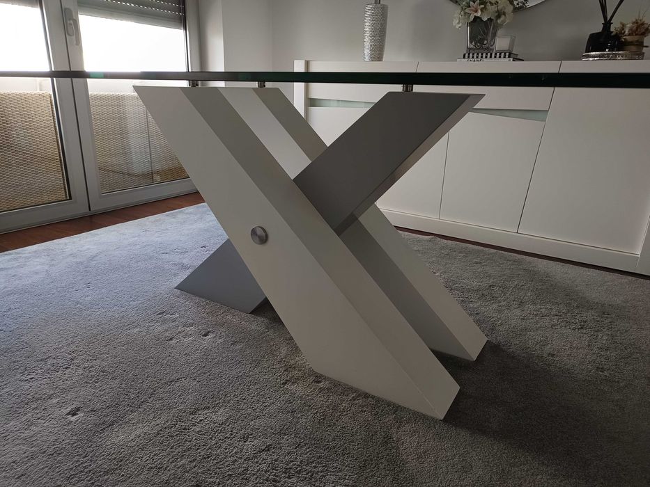 Mesa de jantar com tampo de vidro