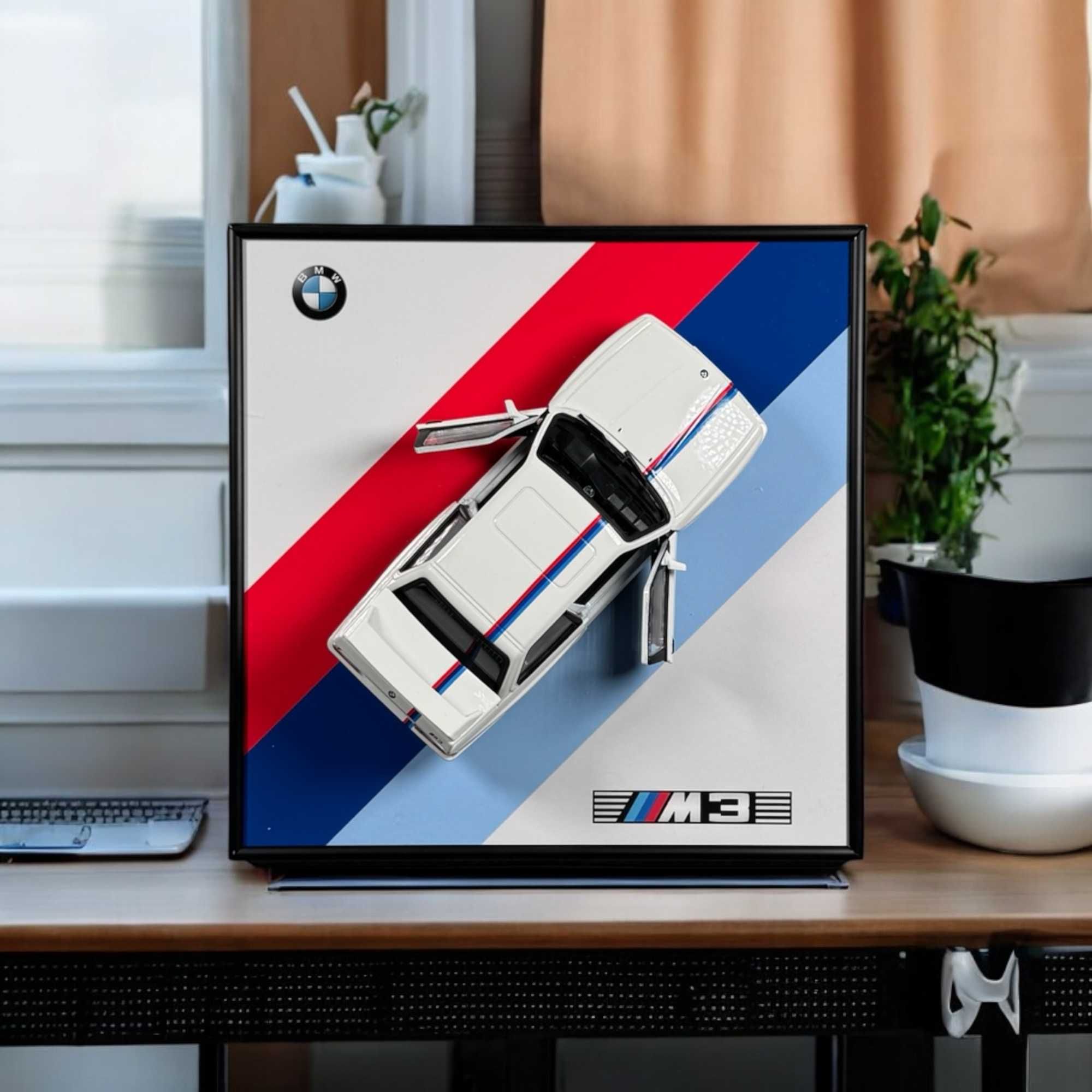 АРТ Тримач Рамка з Авто Bburago BMW M3 E30 Coupe 1988 Маштаб 1/24 бмв