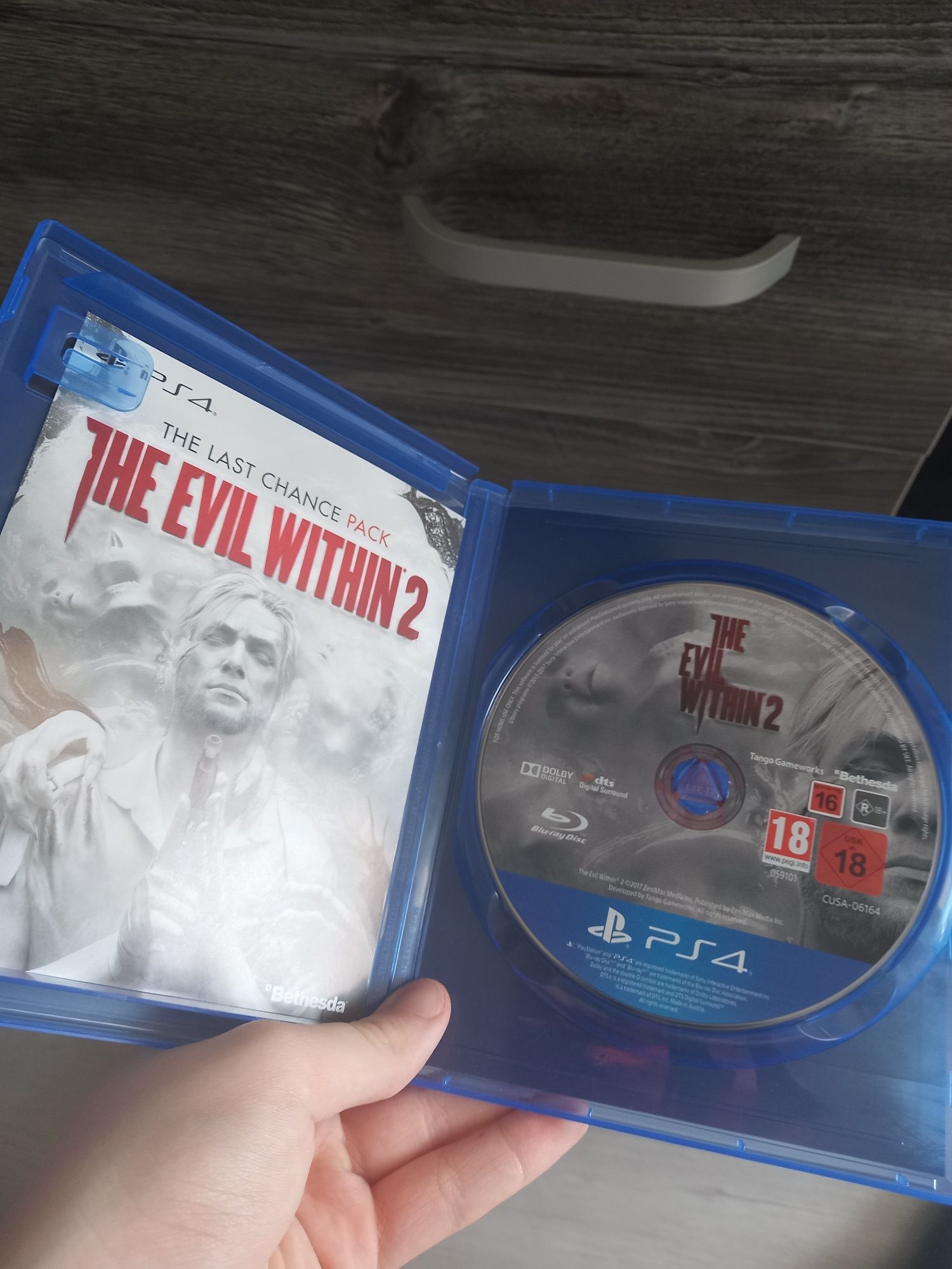 Продаю the evil within 2