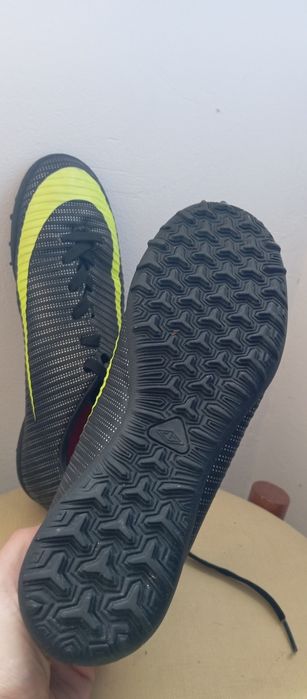 Chuteiras NOVAS oferta segundo par de atacadores