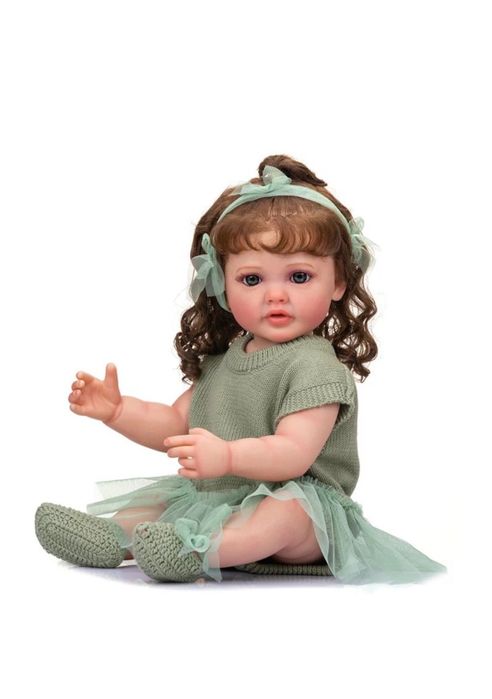 Кукла Софія в зеленій вязаній сукні.