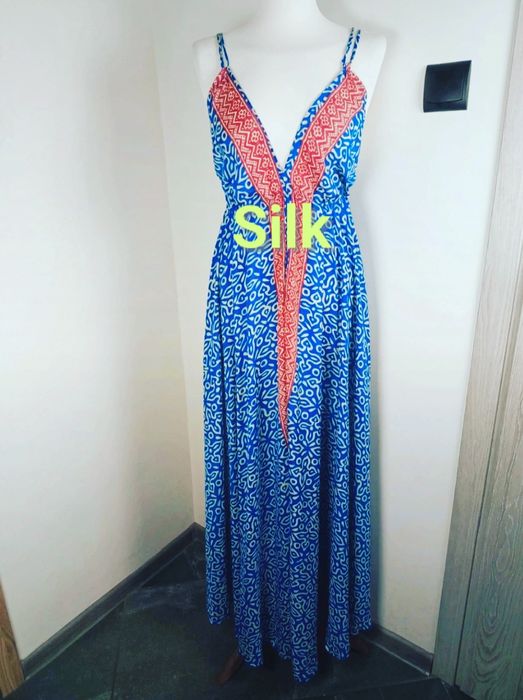 Zwiewna, jedwabna maxi sukienka boho – idealna na lato i wakacje!