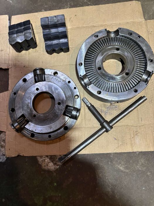 Патрон токарный 250 мм на конус Польша