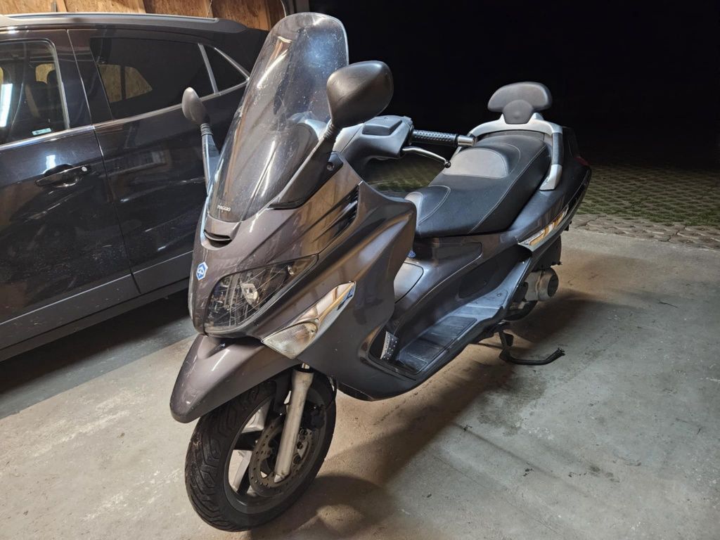 Skuter Piaggio XEVO 9