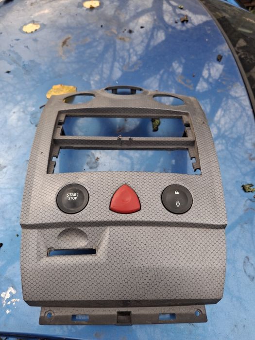 Пластик салона на Renault megane 2