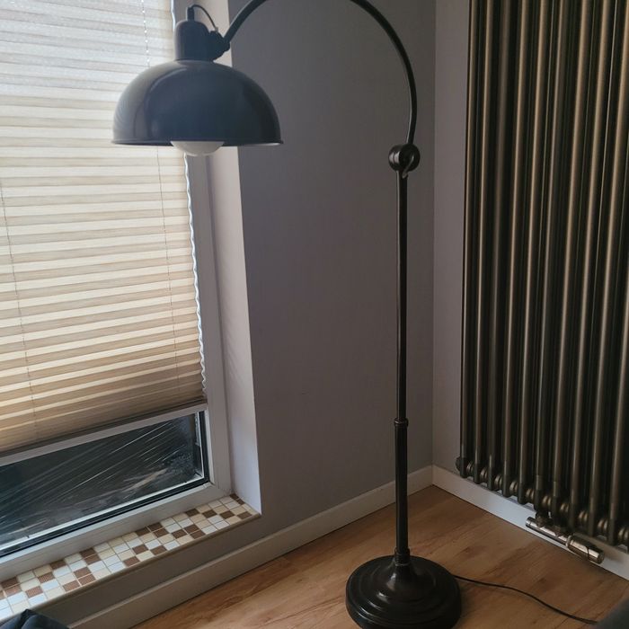 Lampa stojąca industrialna