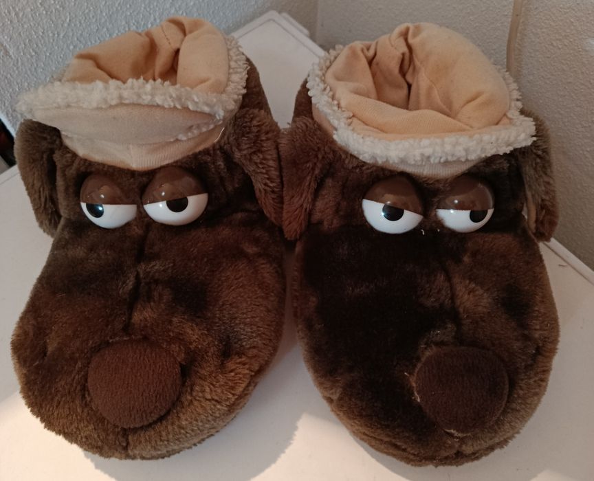 Pantufas em formato cão