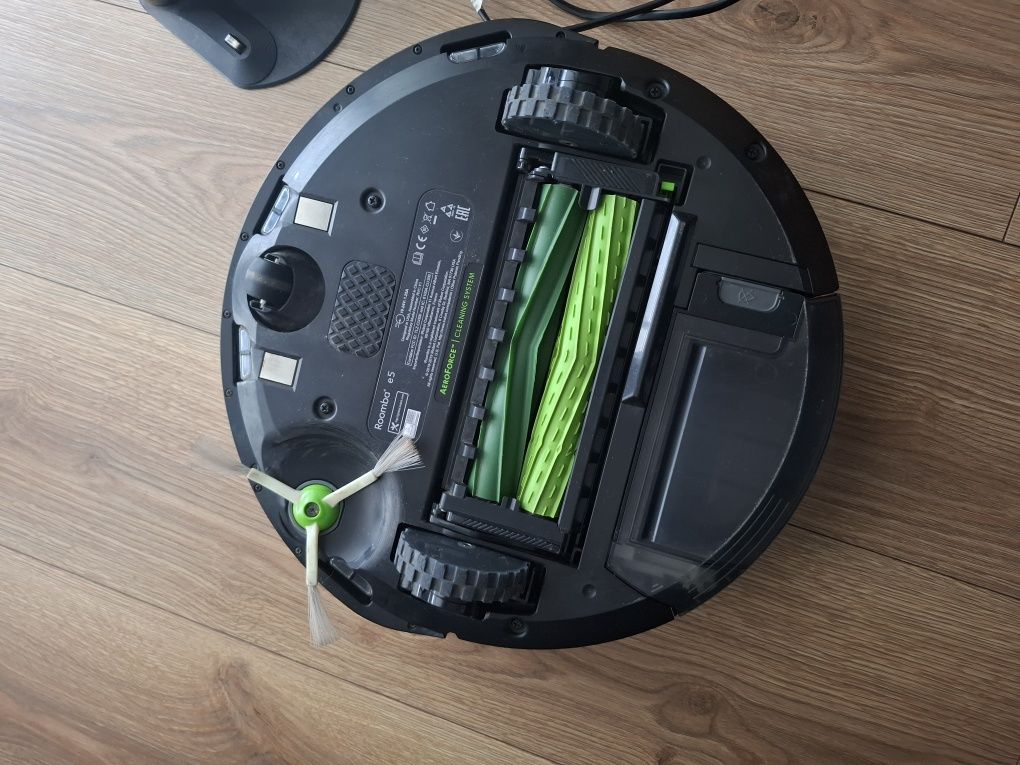 iRobot Roomba e5 czarny robot sprzątający