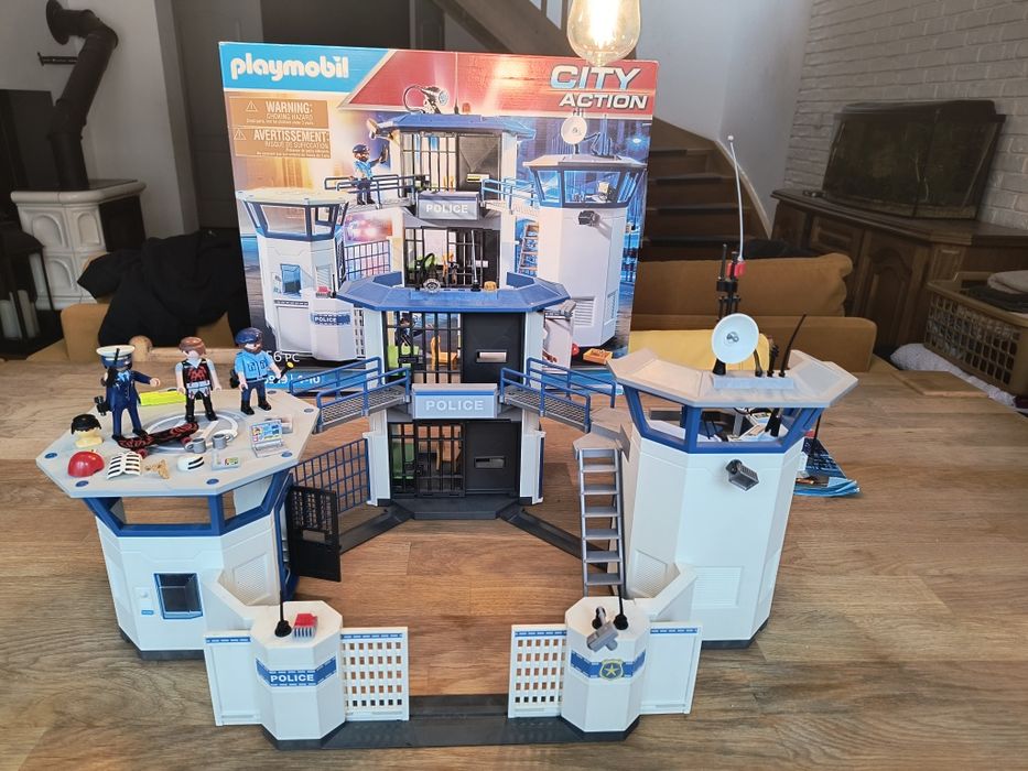 Sprzedam Play mobil action posterunek policji 6919