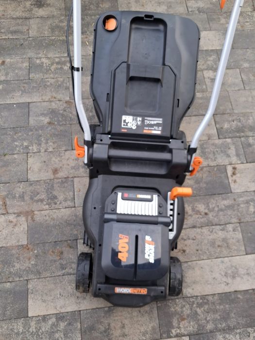 Kosiarka akumulatorowa Worx WG737E