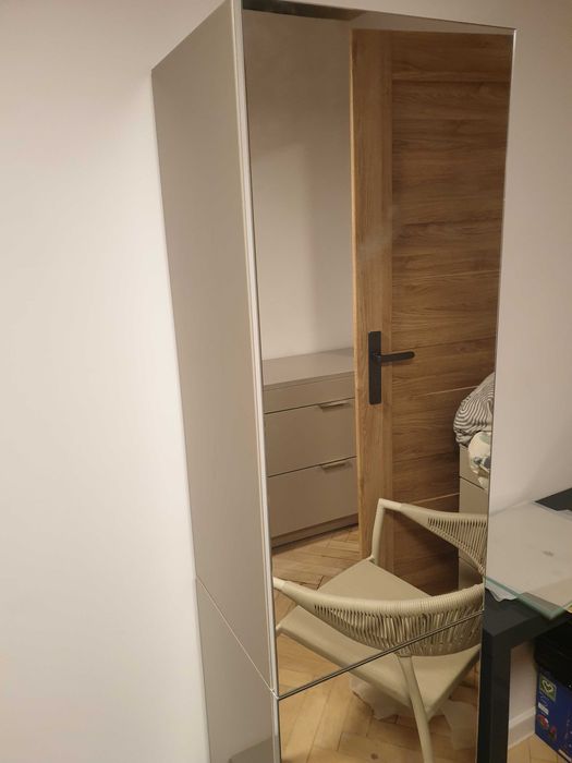szafka z lustrami do łazienki lub sypialni