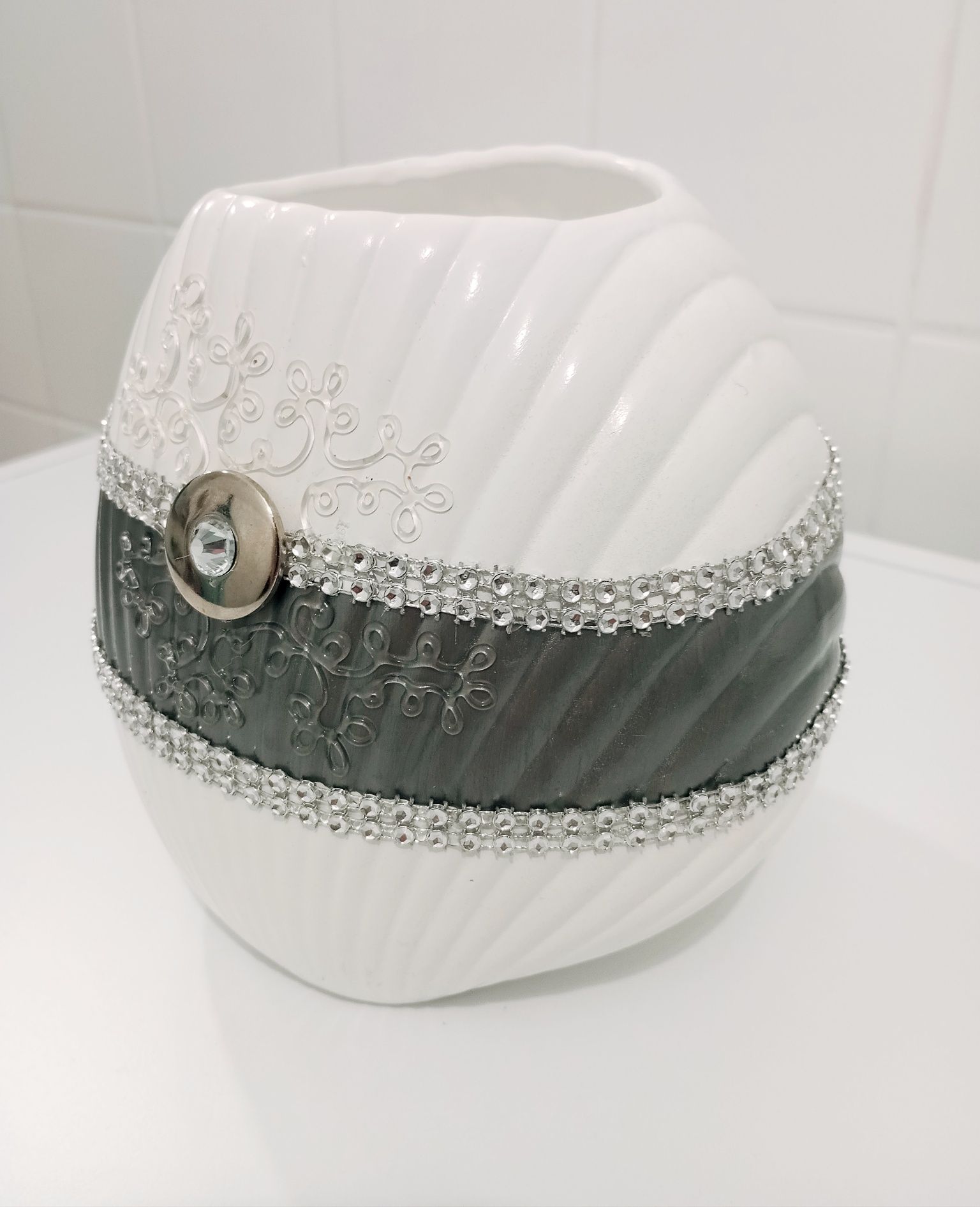 Wazon ceramiczny Shell z cekinami, biało - szary