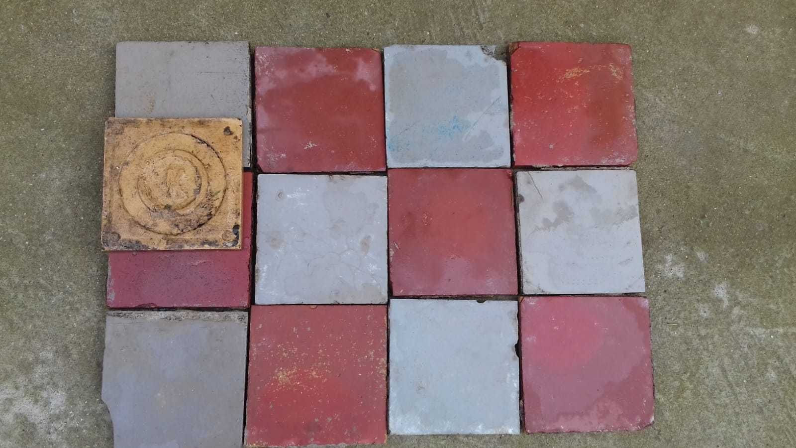 Stare 120 lat plytki podlogowe ceramiczne sygnowane K" mam 1m2