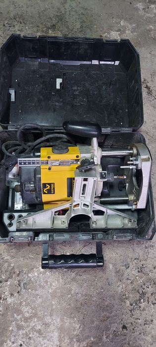 DeWALT DWE625. Frezarka