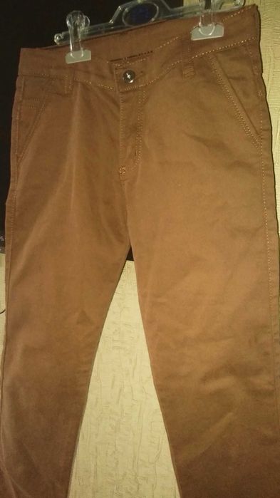 Джинсы рыжие почти новые 140-152 см на ср.комплекцию 44 р.
