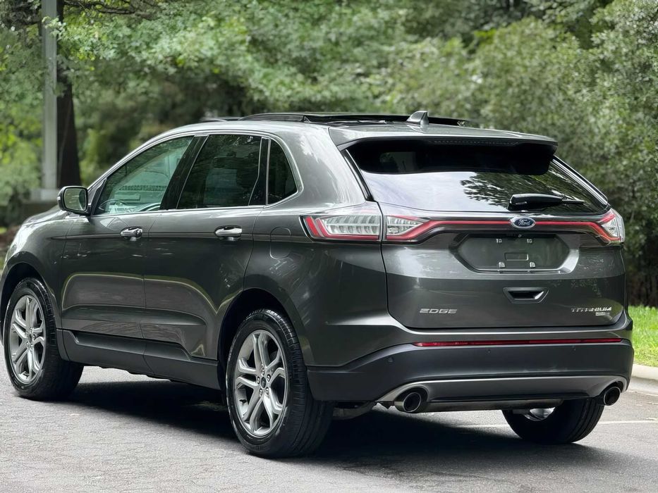 Ford Edge      2016