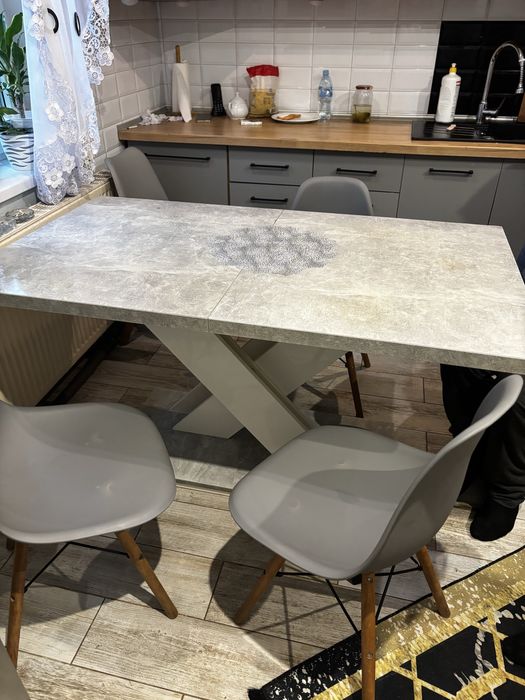 Stół kuchenny jadalniany z krzesłami