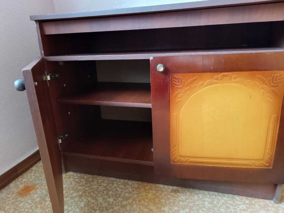 Тумба деревянная в хорошем состоянии