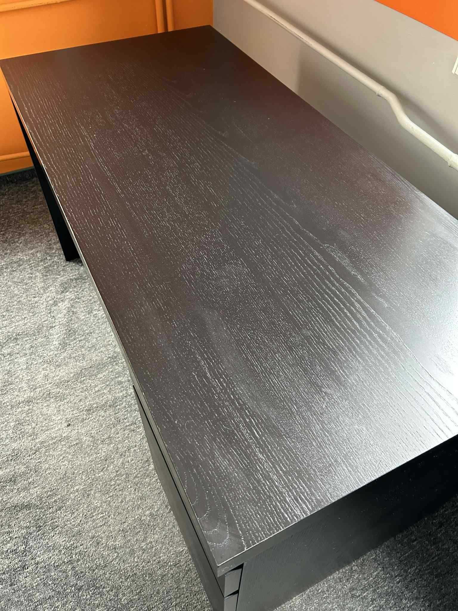 Czarne biurko 140 x 65 cm