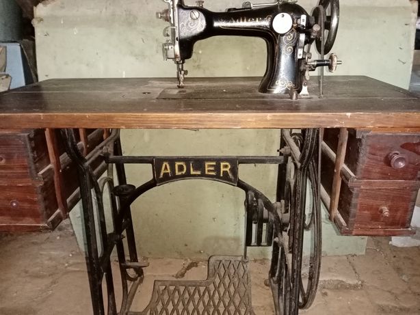 Швейна машинка Adler